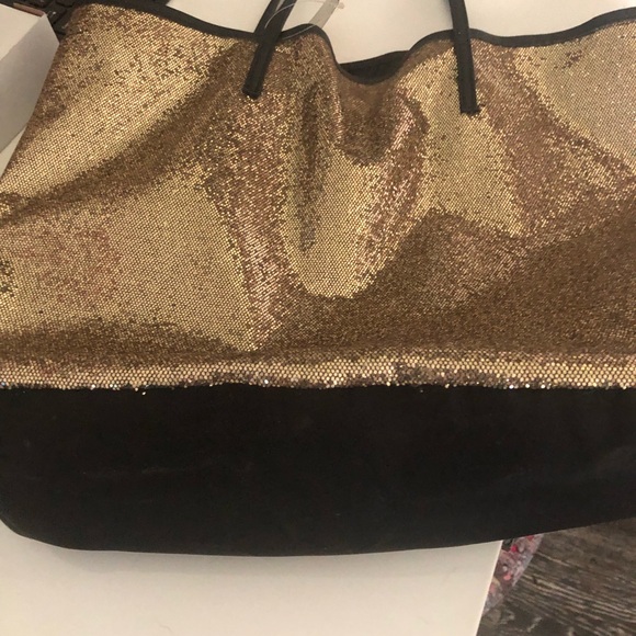 Macys gold beach bag - inside is waterproof . - Picture 3 of 5